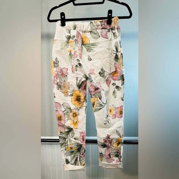 NWT Venti6 super stretchy, super comfortable floral joggers. - Picture 2 of 2